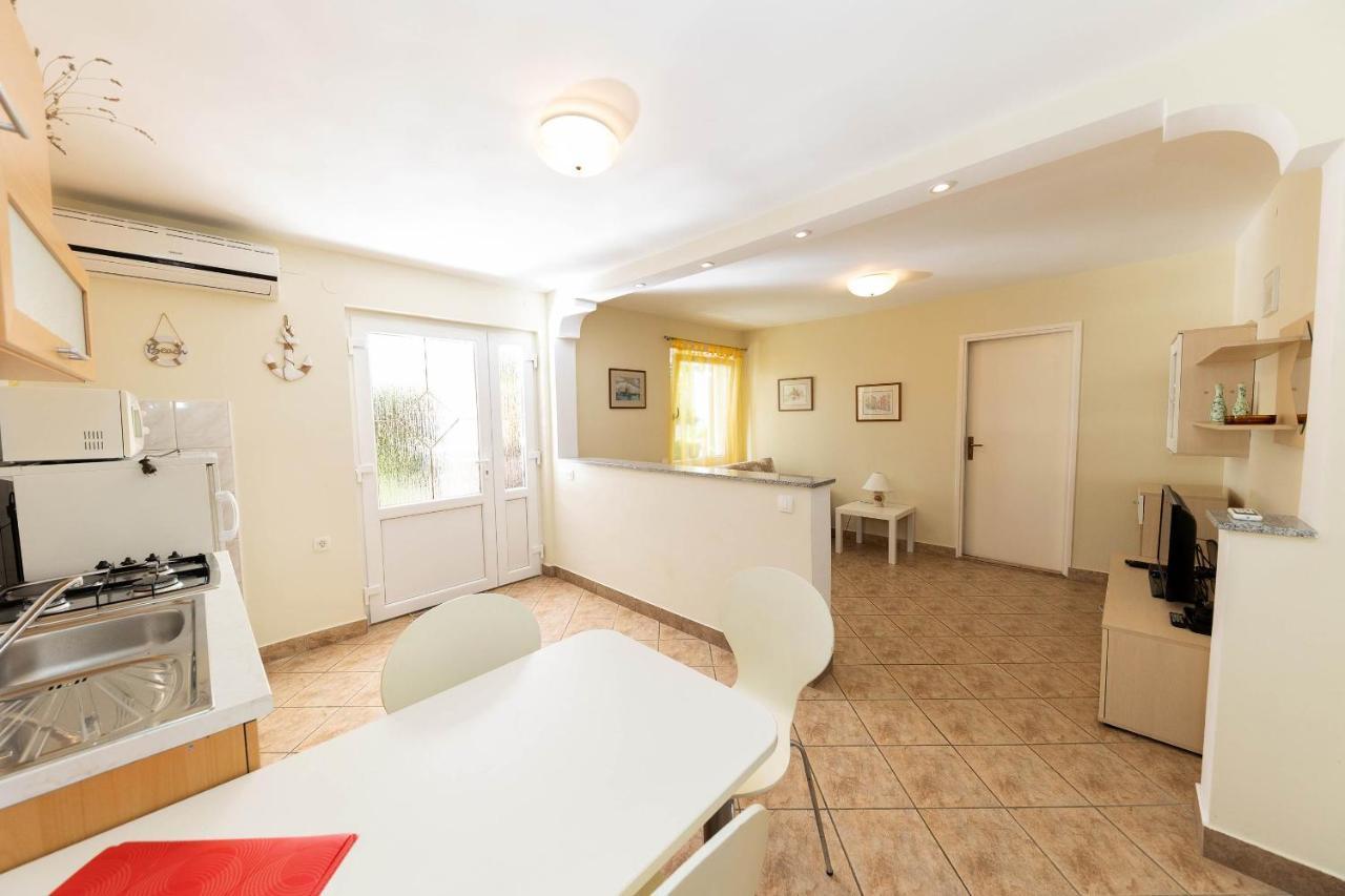 Nada Apartment Selce